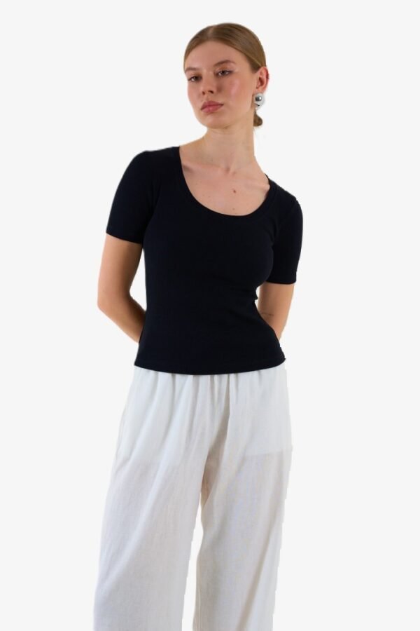 black fit t-shirt